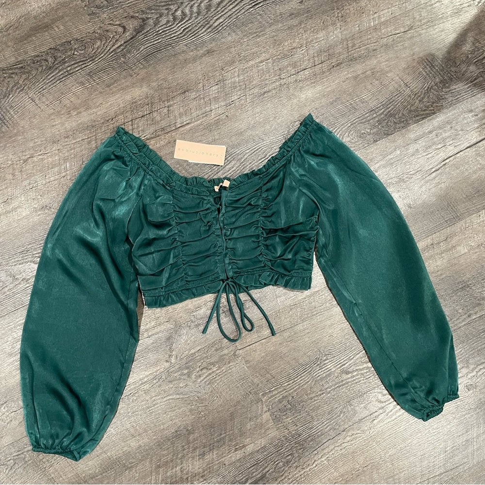 Medium hunter green cropped silk shirt! The brand is evolutionary.